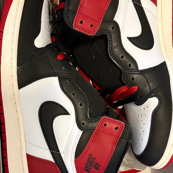 Jordan Air Retro One High OG Black Toe 2025